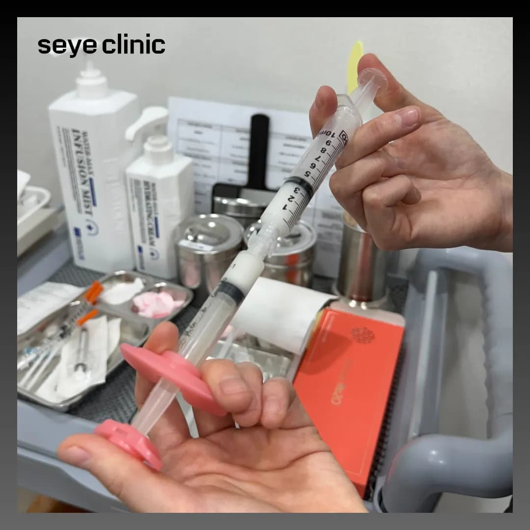 Official RE2O Key Clinic plaque awarded to Seye Clinic for medical excellence.