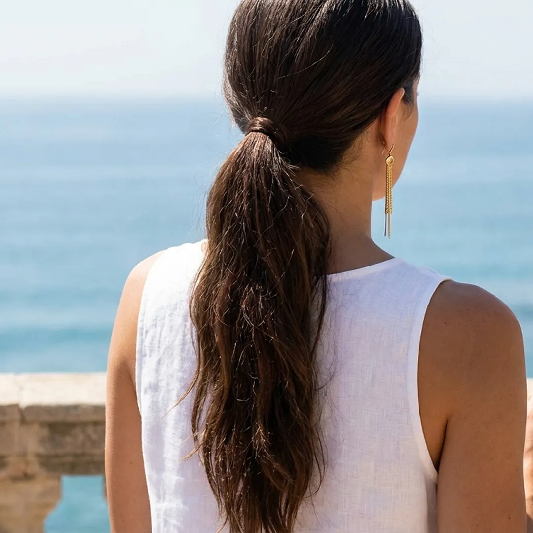 Woman's back profile with ideal straight shoulder line and prominent collarbone after Seye Clinic shoulder filler treatment