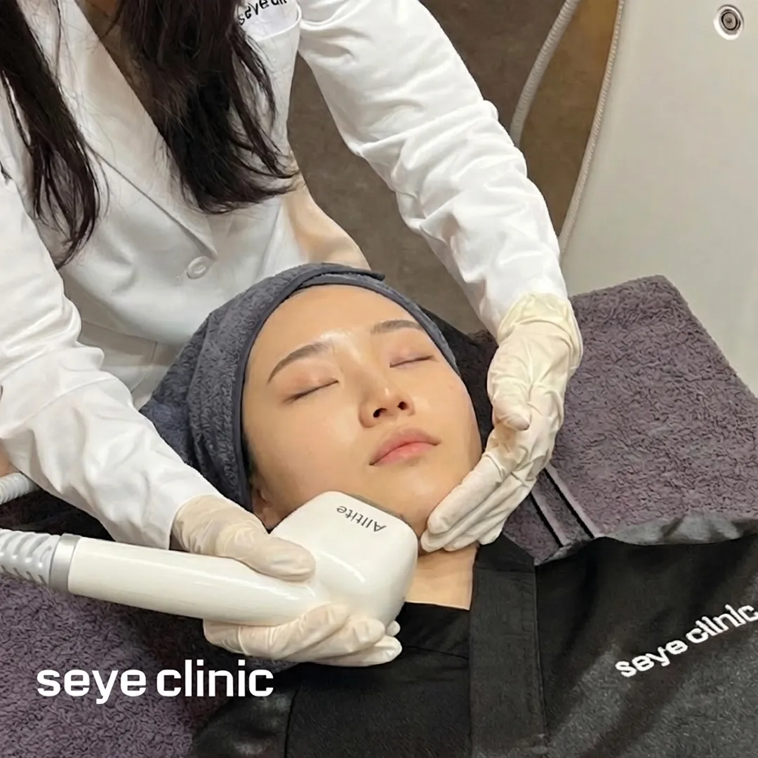 Patient receiving Alltite lifting treatment at Seye Clinic
